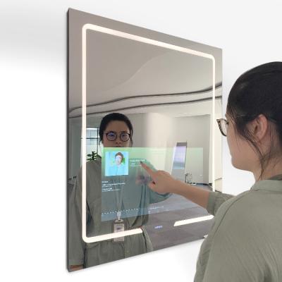 Spiegel mit Touch Display